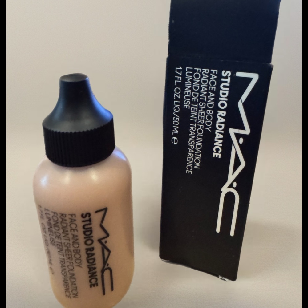 MAC Cosmetics Studio Radiance Foundation - Cream